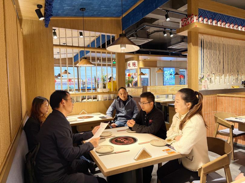 誠信賦能強根基 協(xié)同提質(zhì)譜新篇 區(qū)政府領(lǐng)導走訪首批“真不二價”誠信經(jīng)營單